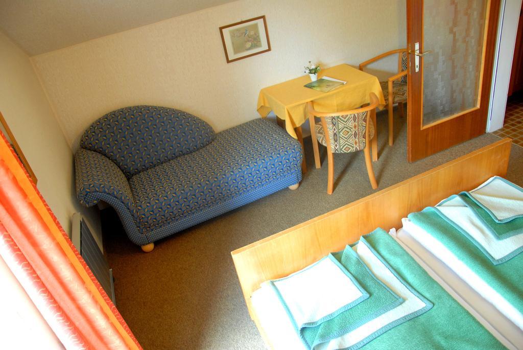 Fruehstueckspension Wiesenhaus Miesenbach  Номер фото